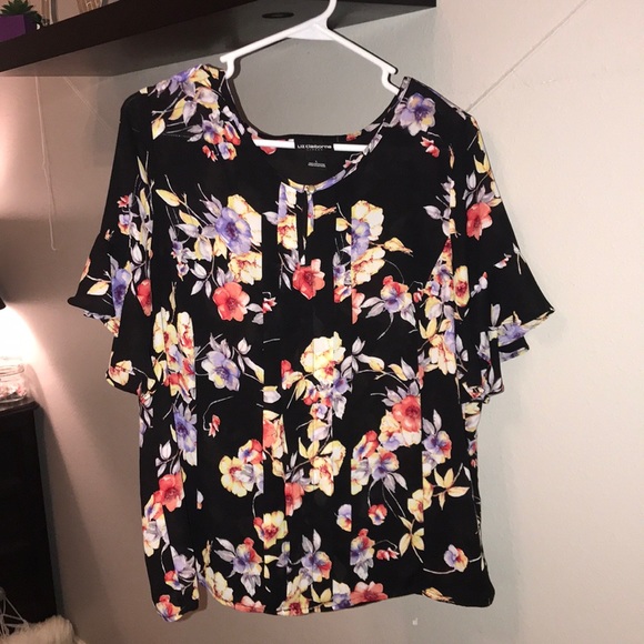 A dress shirt - Picture 3 of 4